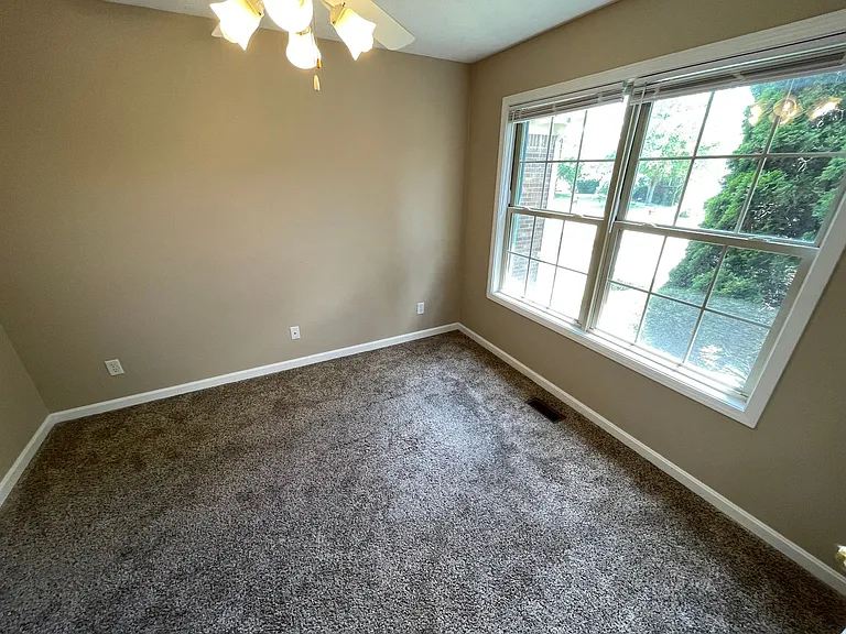 92 N Country Dr — Photo 16