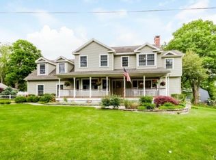 4 Elizabeth St, Newtown, CT 06470