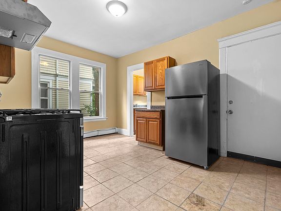 3rd image of 260 Orchard St #1