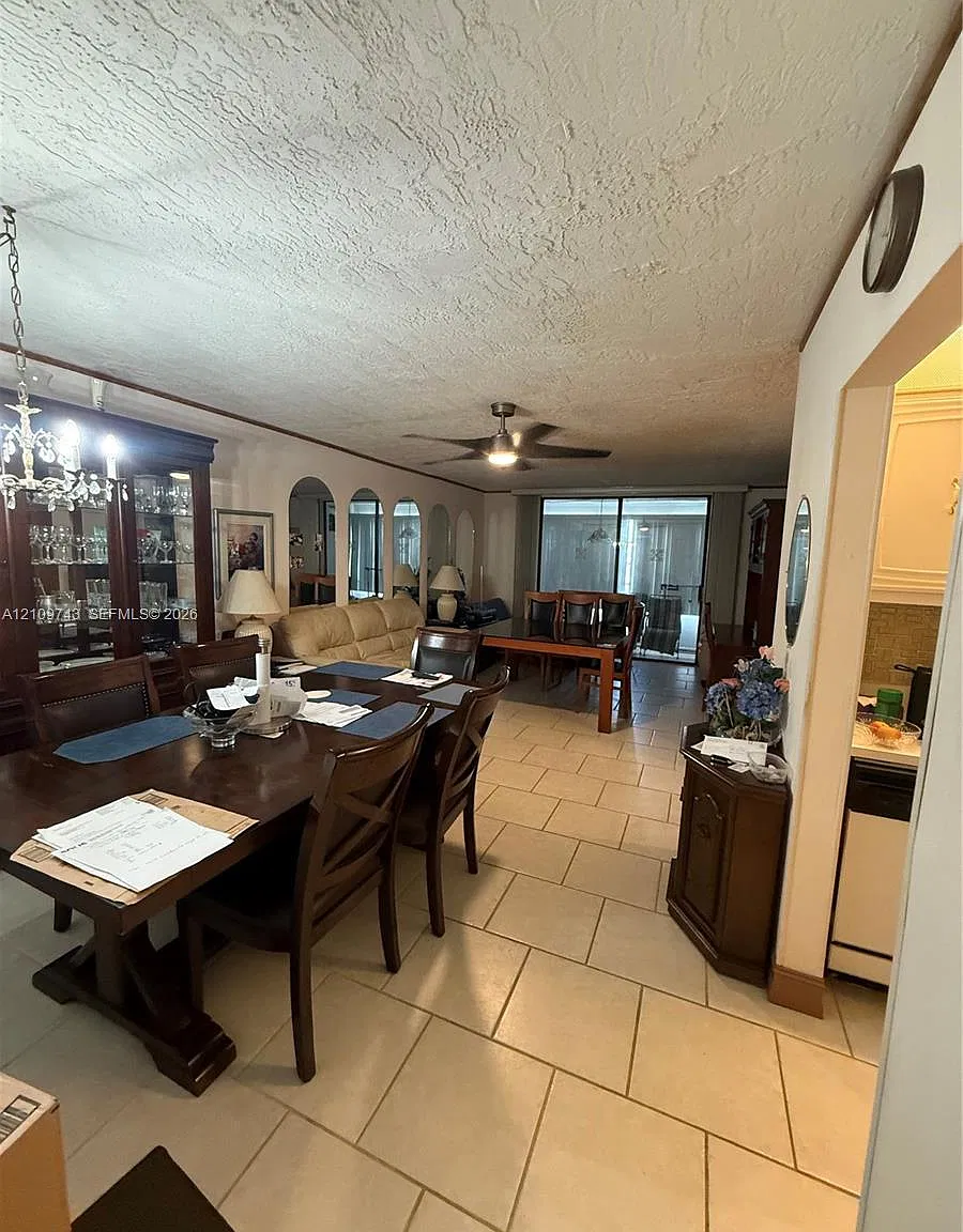 2811 Somerset Dr — Photo 2