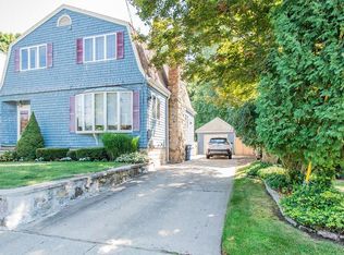 2070 Cranston St, Cranston, RI 02920