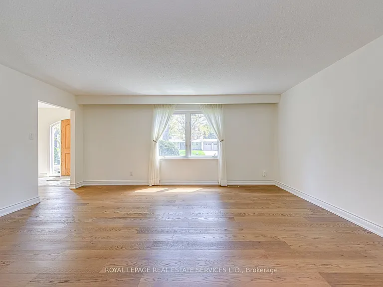 1463 Albion Ave — Photo 5
