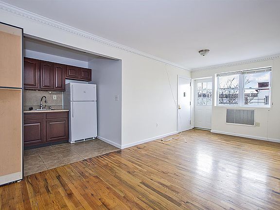4th image of 54 Pilling St #2