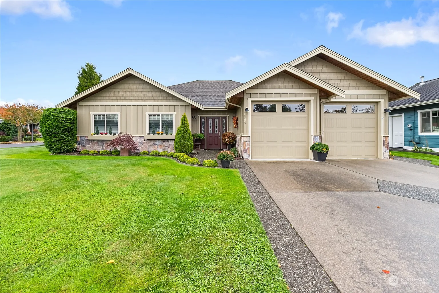 884 Hemlock Court photo 1