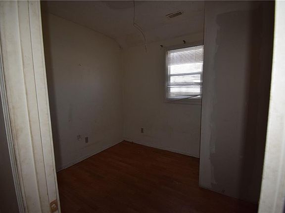 4th image of 2309 N Parker Ave