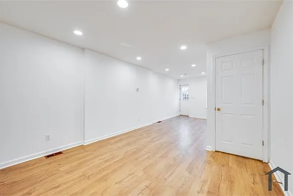 4614 Josephine St — Photo 7