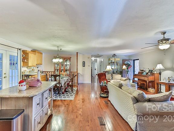 4th image of 4665 Liberty Dr