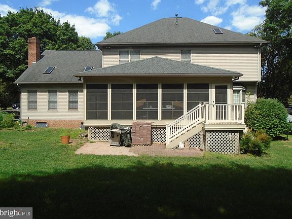 3rd image of 19234 Jamestown Dr