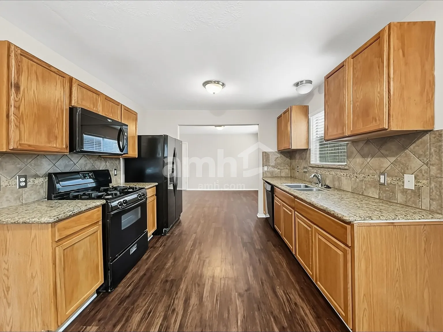 3 bed, 2.5 bath, 1703 sqft, $2,060 — Photo 3