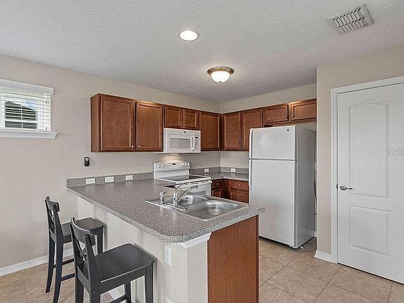 3rd image of 13910 Sato Ave