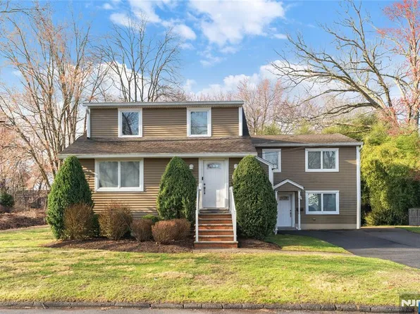 206 Willow Ave, Northvale, NJ 07647
