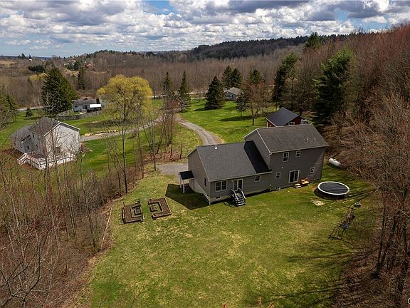 3rd image of 389 Warren Rd