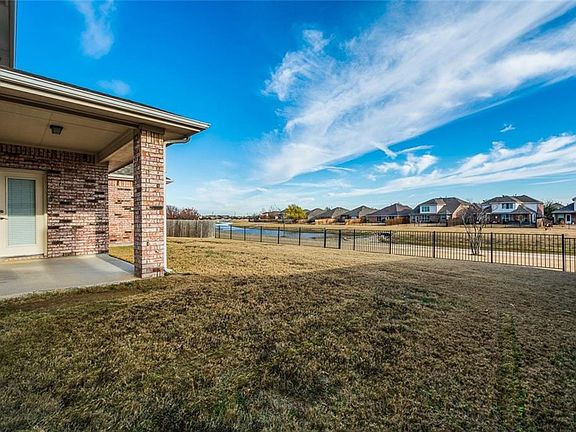 3rd image of 2748 Sunbeam Dr