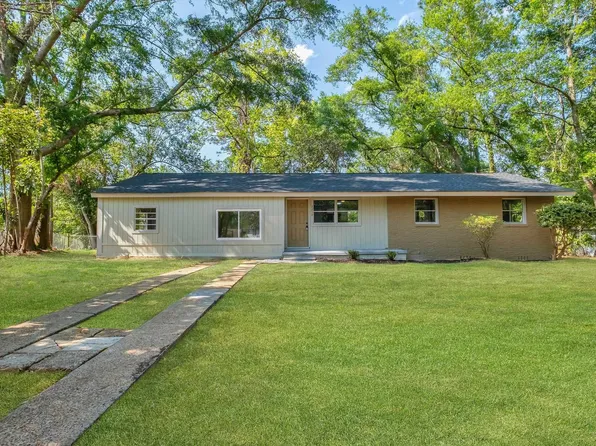 2212 Berkshire Dr, Tallahassee, FL 32304