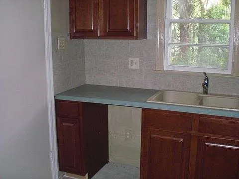 625 NW 10th Ave — Photo 3