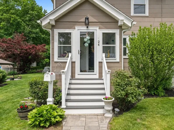 24 Northrop St, Hopedale, MA 01747