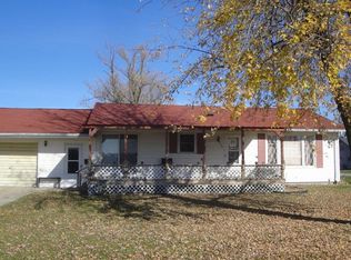 520 School St, Plano, IA 52581