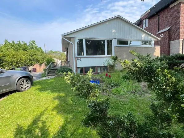 96 Berkinshaw Cres, Toronto, ON M3B 2T2