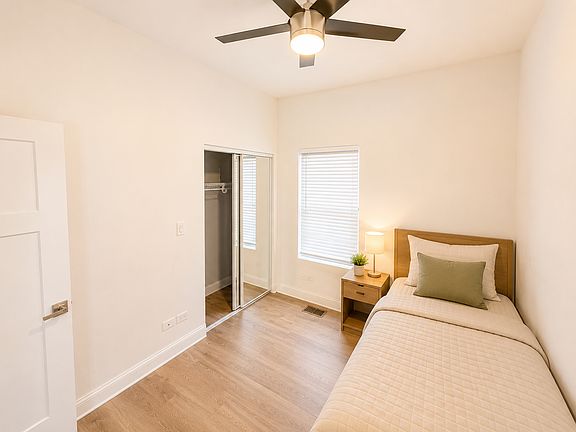 4th image of 2993 N Lawndale Ave #1