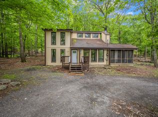 2166 Southport Dr, Bushkill, PA 18324