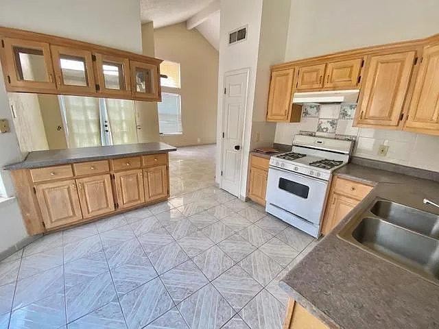 7421 Bishop Flores Dr — Photo 8