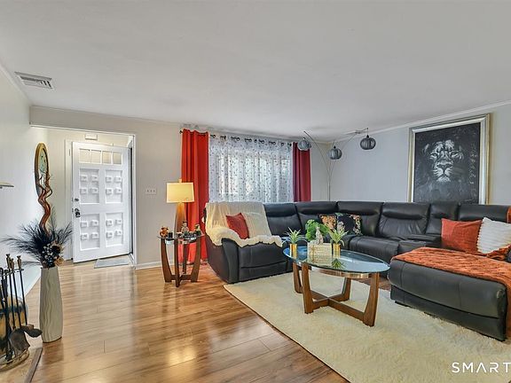 3rd image of 22 Elizabeth Drive