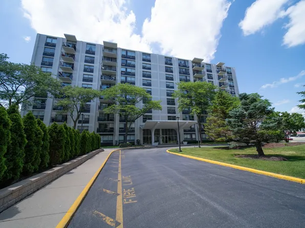 9009 Golf Rd APT 5B, Des Plaines, IL 60016