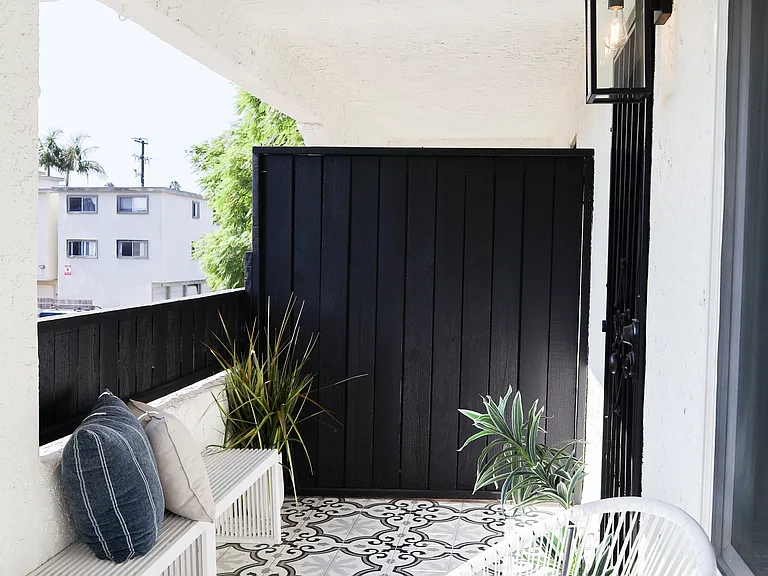 1037 Gladys Ave — Photo 17