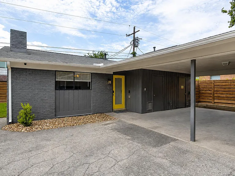 2203 Ventura Dr #B — Photo 1