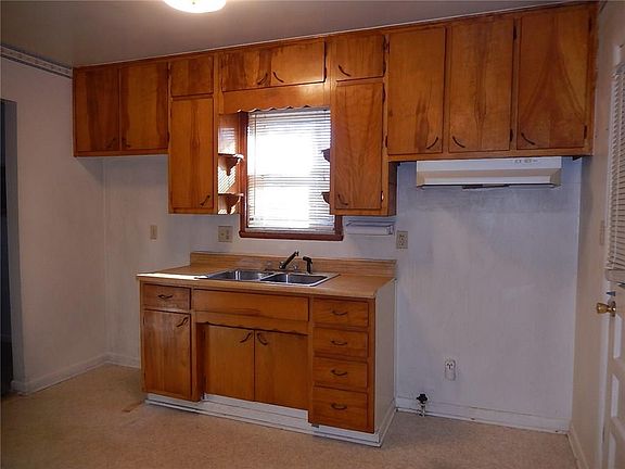4th image of 2789 E Hanna Ave
