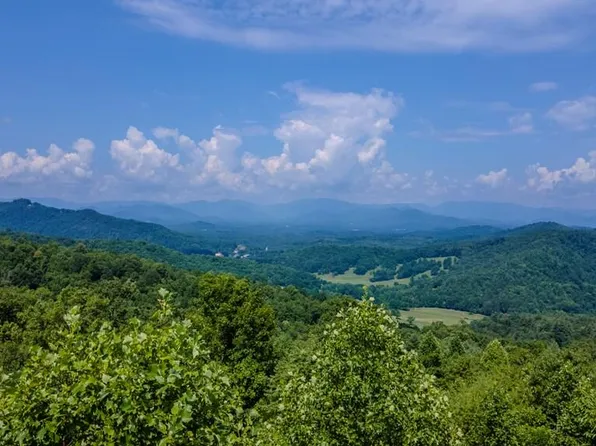 1107 Hemlock Falls Rd, Franklin, NC 28734