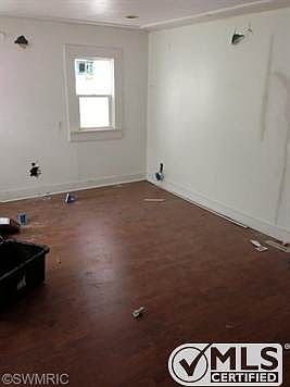 3rd image of 561 E Barney Ave