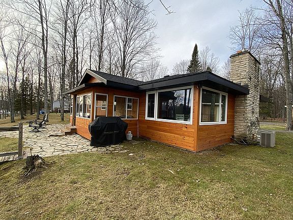 3rd image of 154 W Camp Lake Rd