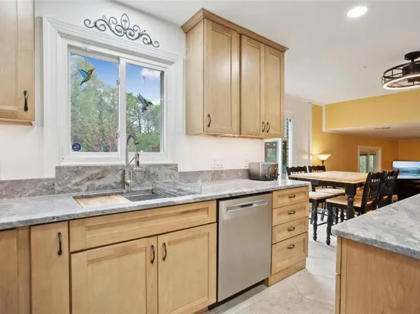 508 York Warwick Dr, Yorktown, VA 23692