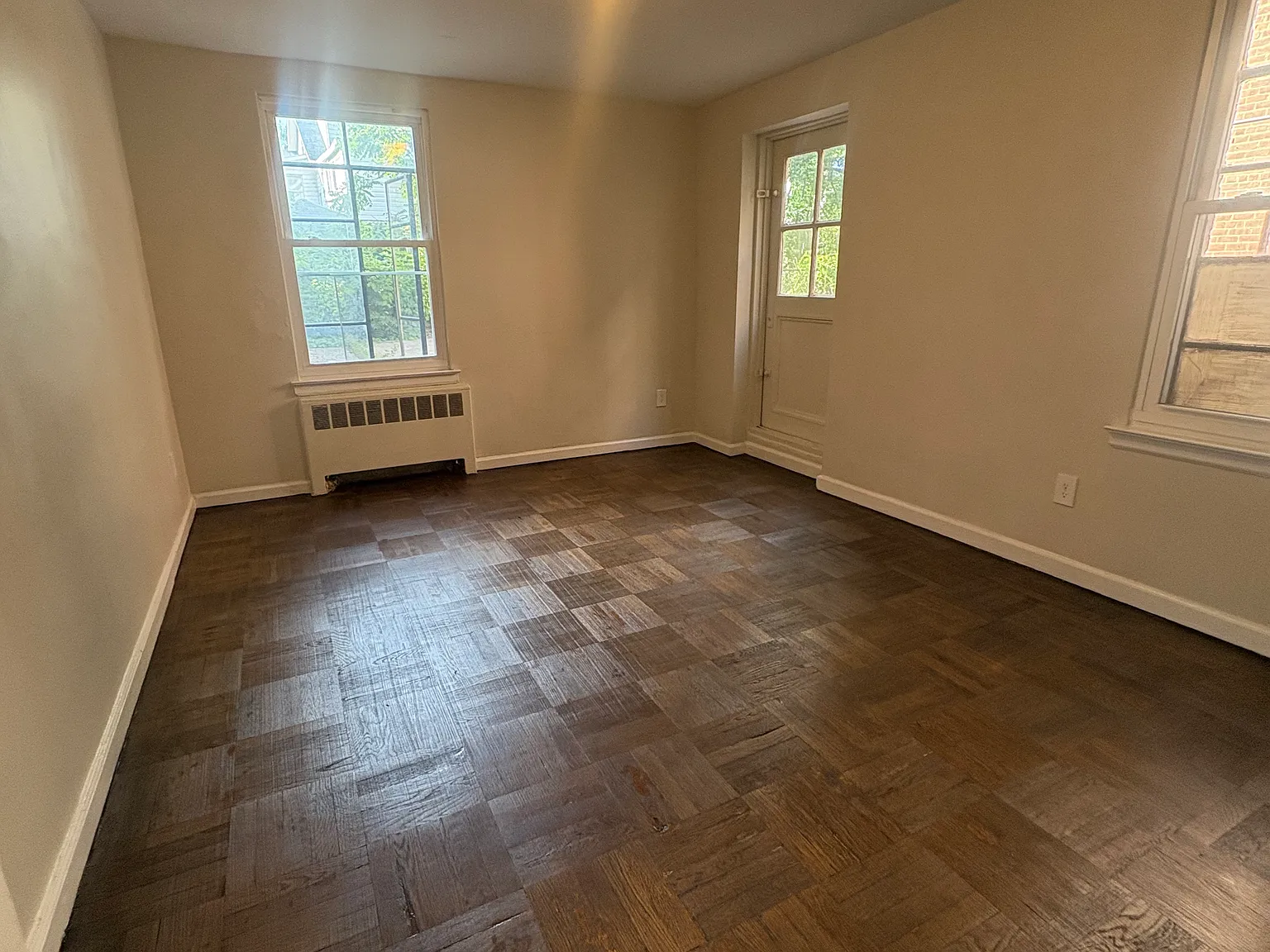 103 Chancellor Ave — Photo 2