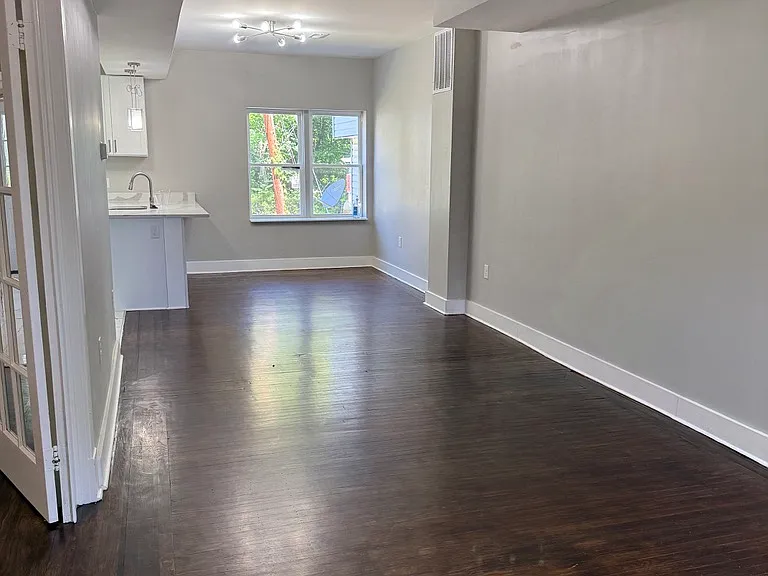 798 N Grantley St — Photo 5