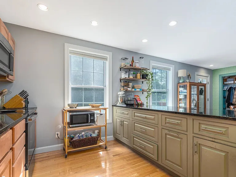 12 Woodside Rd — Photo 4