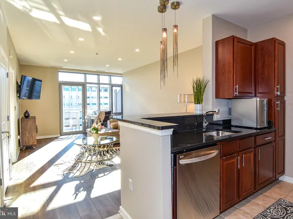 6506 America Blvd APT 807, Hyattsville, MD 20782