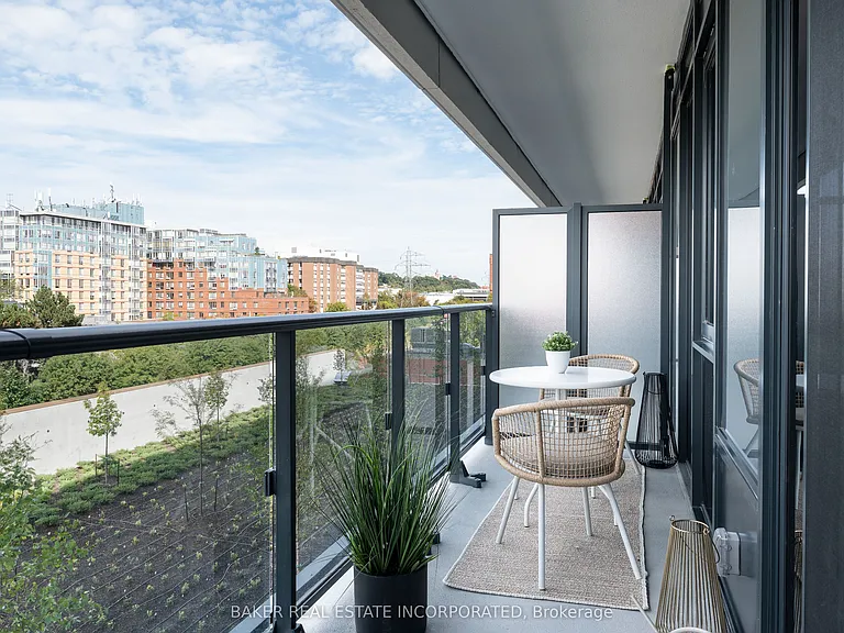 740 Dupont St #515 — Photo 9