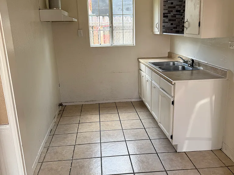 10929 Inez St — Photo 9