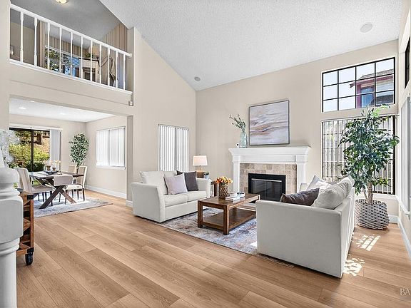 4th image of 220 Sunfish Court