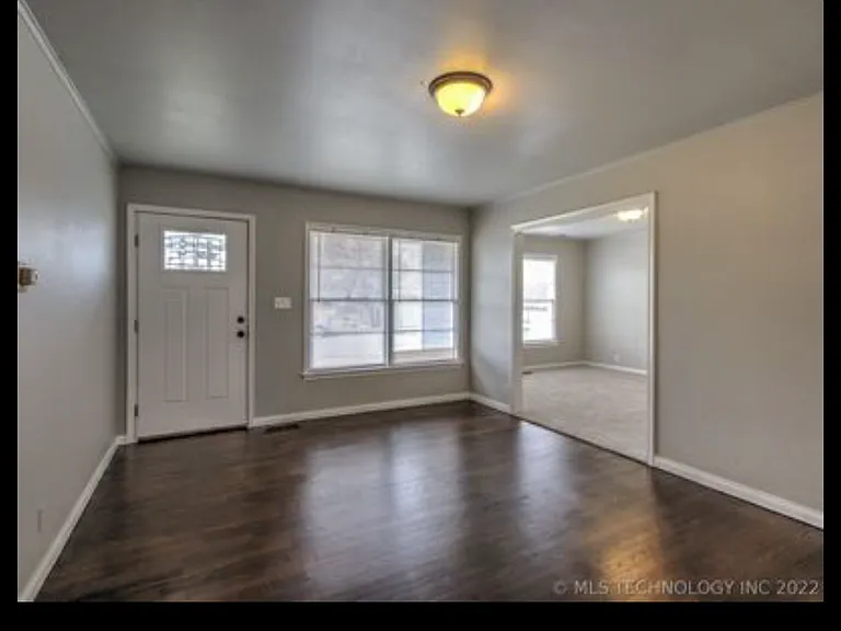 925 E Thompson Ave — Photo 4