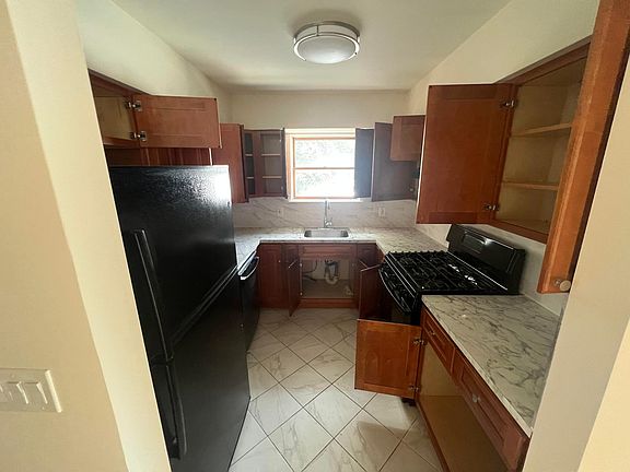 3rd image of 257 Newman Ave Floor 2