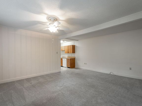 4th image of 10 Fountain Cir #C