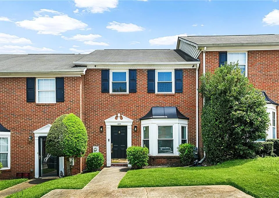 1528 Paces Ferry North Dr SE
