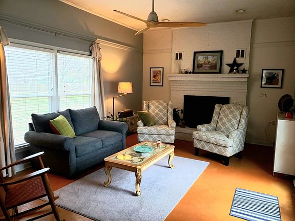 4th image of 238 Hickory Heights Ct