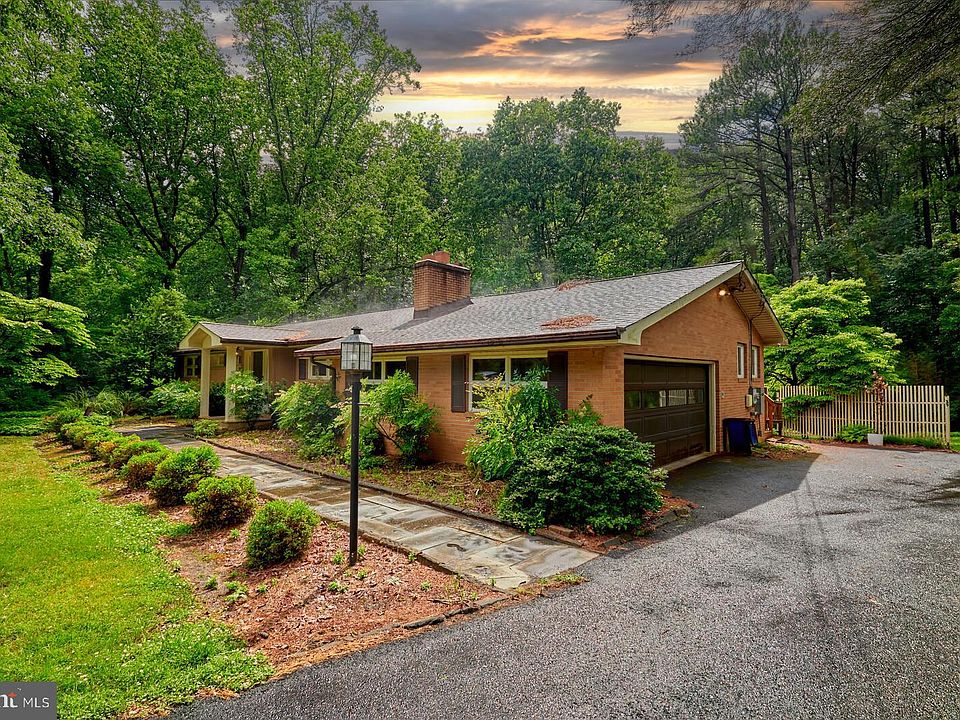 8300 Kingsgate Rd, Potomac, MD 20854 Zillow