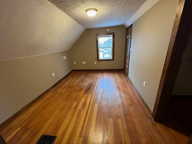 1104 Charleston St — Photo 12