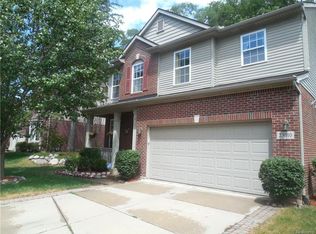 23010 Julieann Ct, Farmington Hills, MI 48335