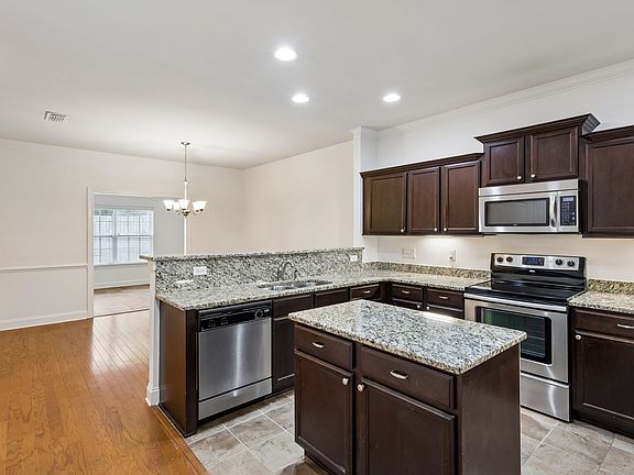 5th image of 217 Whiteamore Run